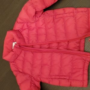 UNIQLO baby puffer jacket with detachable hood. Size 18 - 24 months